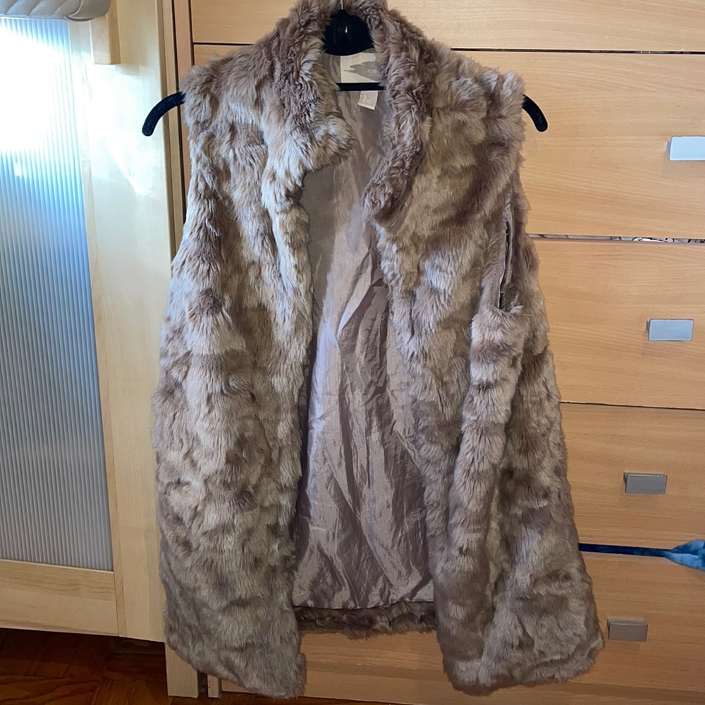 FOREVER 21 Faux Fur Vest. Size Small.